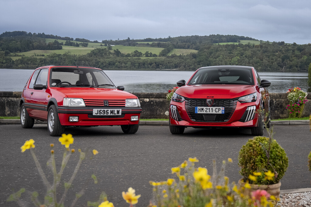 Peugeot 205 GTi und e-208 GTi.
