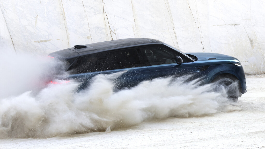 Range Rover Sport Electric.